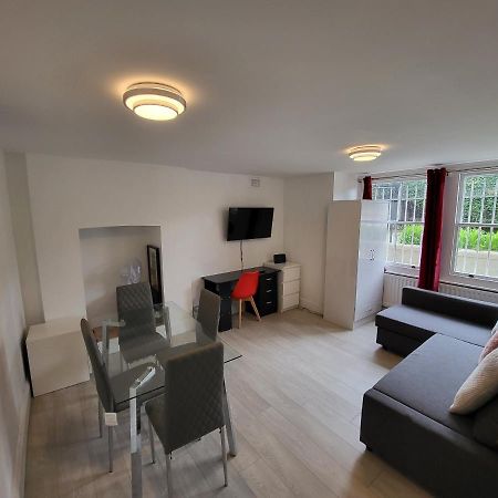 Cosy Apartment By Clapham South Underground! Лондон Экстерьер фото