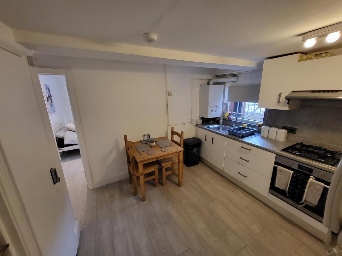 Cosy Apartment By Clapham South Underground! Лондон Экстерьер фото