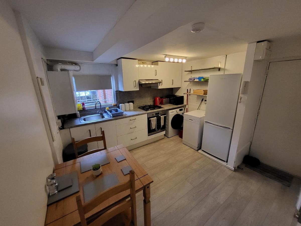 Cosy Apartment By Clapham South Underground! Лондон Экстерьер фото