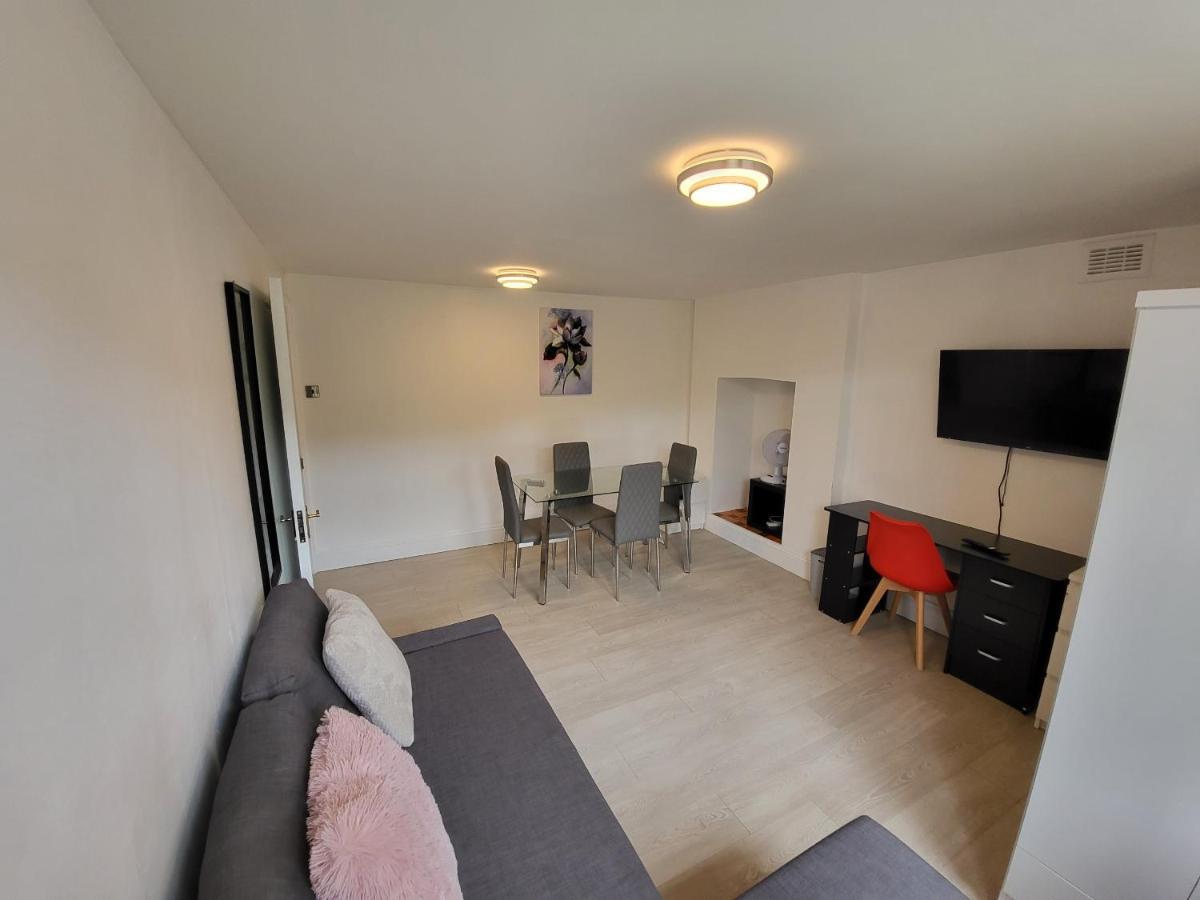 Cosy Apartment By Clapham South Underground! Лондон Экстерьер фото