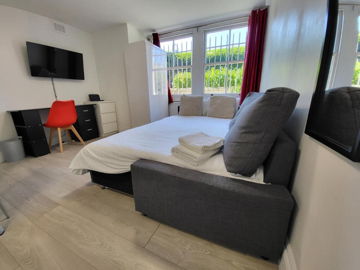 Cosy Apartment By Clapham South Underground! Лондон Экстерьер фото